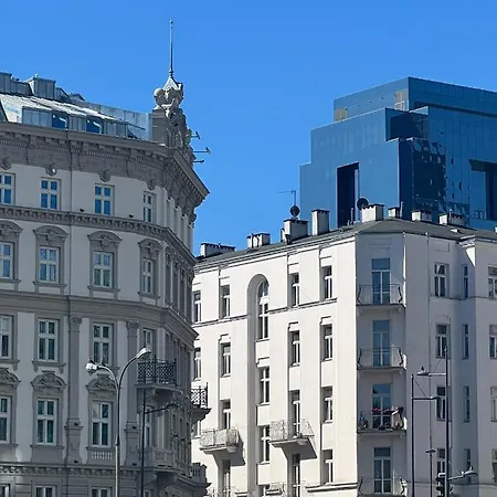 W Centrum Warszawy - Dworzec Warsaw