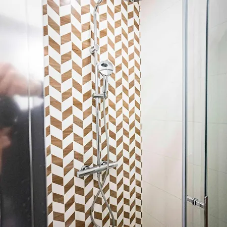 W Centrum Warszawy - Dworzec ורשה